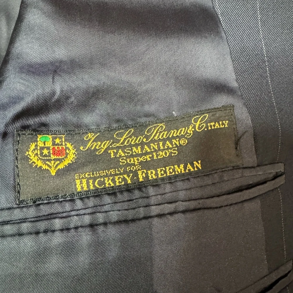 Hickey Freeman Loro Piana Boardroom Tasmanian Super 120’s Wool Pinstriped Blazer